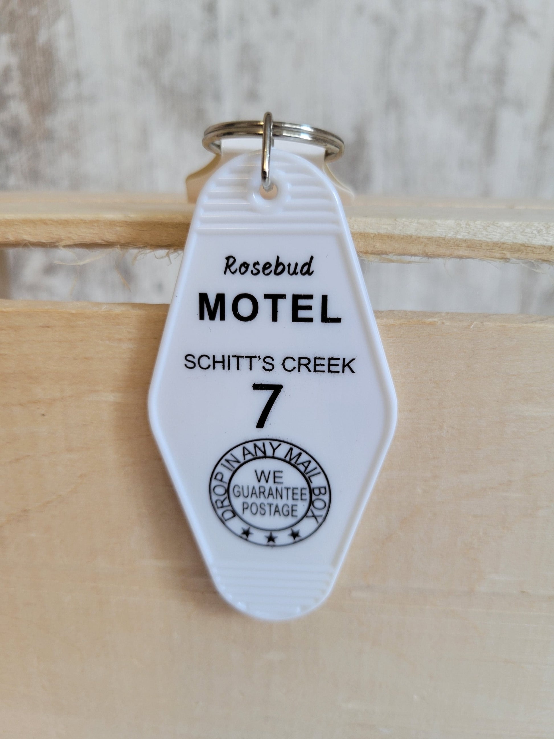 Keychain - Schitt's Creek - Rosebud Motel - Retro Motel Hotel Room Key Chain NI-NH4779735
